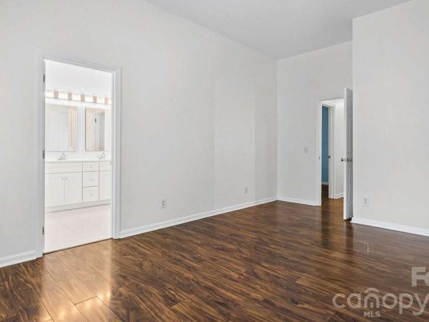 11320 Hunters Landing Drive, Charlotte, NC 28273.  MLS# CAR4415176, YatesRealty ID 46784. 