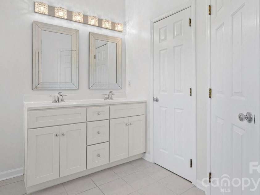 11320 Hunters Landing Drive, Charlotte, NC 28273.  MLS# CAR4415176, YatesRealty ID 46784. 