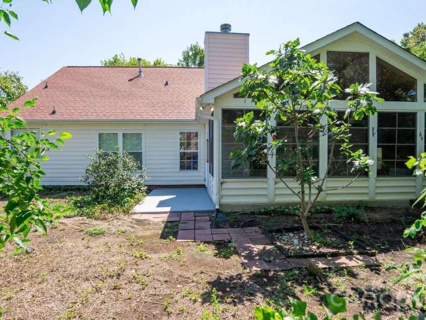 11320 Hunters Landing Drive, Charlotte, NC 28273.  MLS# CAR4415176, YatesRealty ID 46784. 
