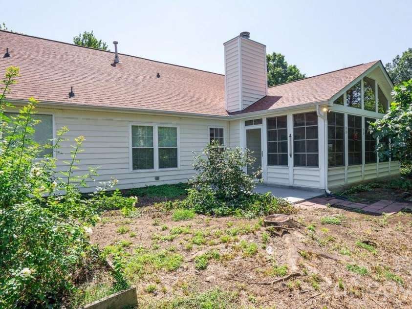 11320 Hunters Landing Drive, Charlotte, NC 28273.  MLS# CAR4415176, YatesRealty ID 46784. 