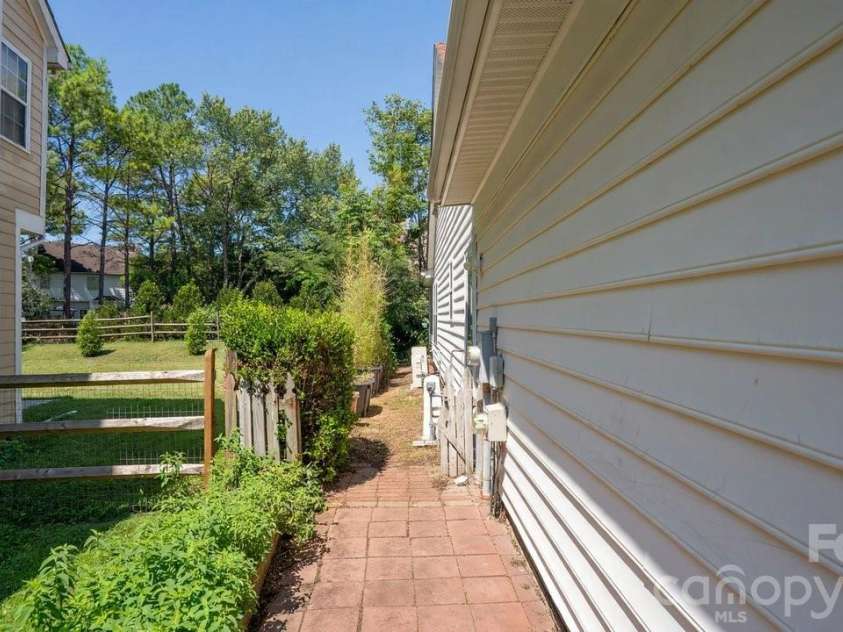 11320 Hunters Landing Drive, Charlotte, NC 28273.  MLS# CAR4415176, YatesRealty ID 46784. 