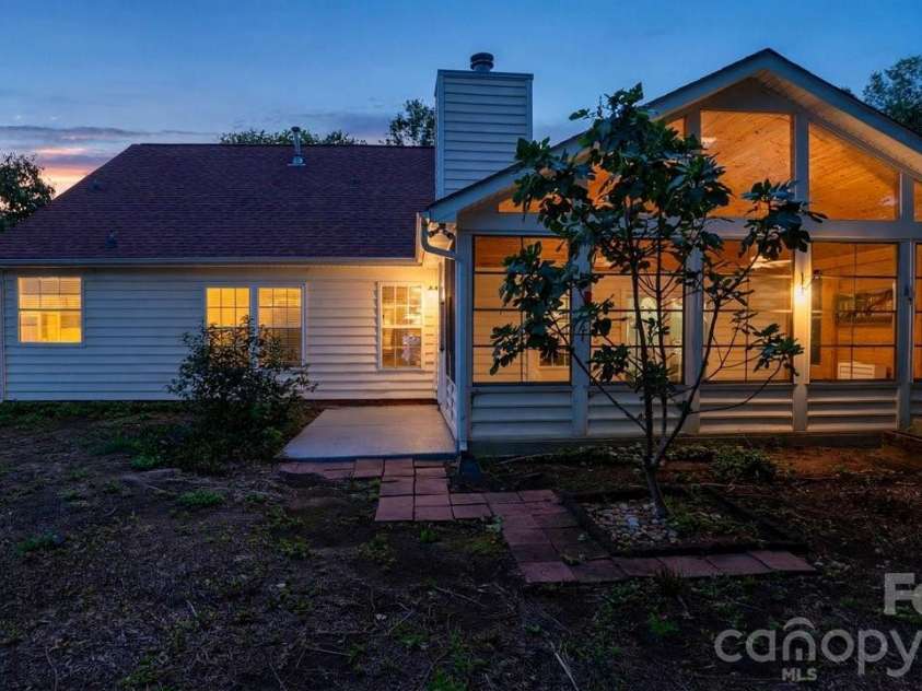 11320 Hunters Landing Drive, Charlotte, NC 28273.  MLS# CAR4415176, YatesRealty ID 46784. 
