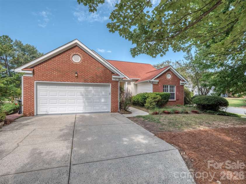 11320 Hunters Landing Drive, Charlotte, NC 28273.  MLS# CAR4426224, YatesRealty ID 46784. One Level, Corner Lot, with Privacy to Boot!