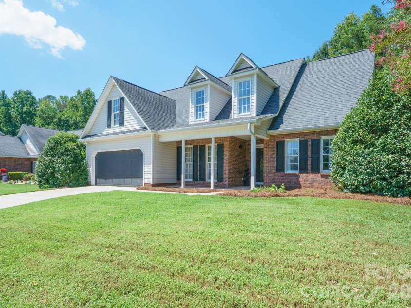 3618 Easthampton Drive, Gastonia, NC 28056.  MLS# CAR4418108, YatesRealty ID 46785. 