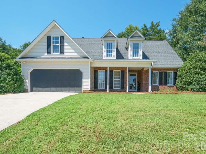 3618 Easthampton Drive, Gastonia, NC 28056.  MLS# CAR4418108, YatesRealty ID 46785. 