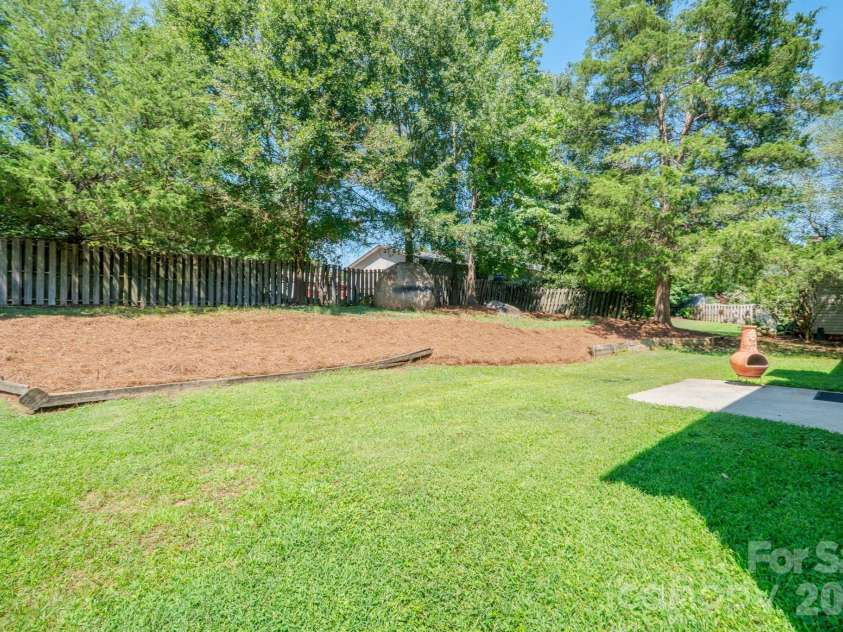 3618 Easthampton Drive, Gastonia, NC 28056.  MLS# CAR4418108, YatesRealty ID 46785. 