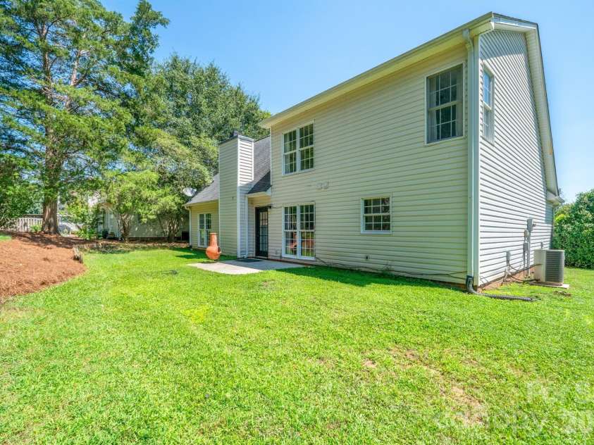 3618 Easthampton Drive, Gastonia, NC 28056.  MLS# CAR4418108, YatesRealty ID 46785. 