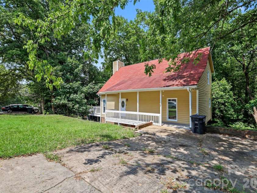 4066 Triton Drive, Tega Cay, SC 29708.  MLS# CAR4418087, YatesRealty ID 46786. 