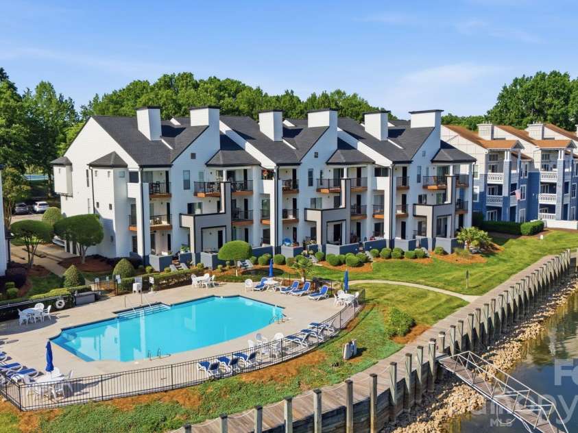 18705 Vineyard Point Lane, Cornelius, NC 28031.  MLS# CAR4418314, YatesRealty ID 46787. 