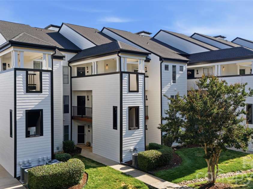 18705 Vineyard Point Lane, Cornelius, NC 28031.  MLS# CAR4418314, YatesRealty ID 46787. 