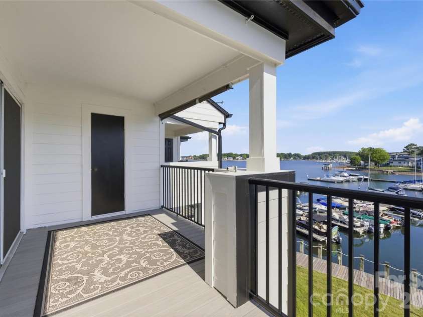 18705 Vineyard Point Lane, Cornelius, NC 28031.  MLS# CAR4418314, YatesRealty ID 46787. 