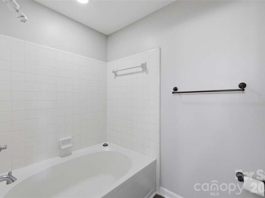 18705 Vineyard Point Lane, Cornelius, NC 28031.  MLS# CAR4418314, YatesRealty ID 46787. 