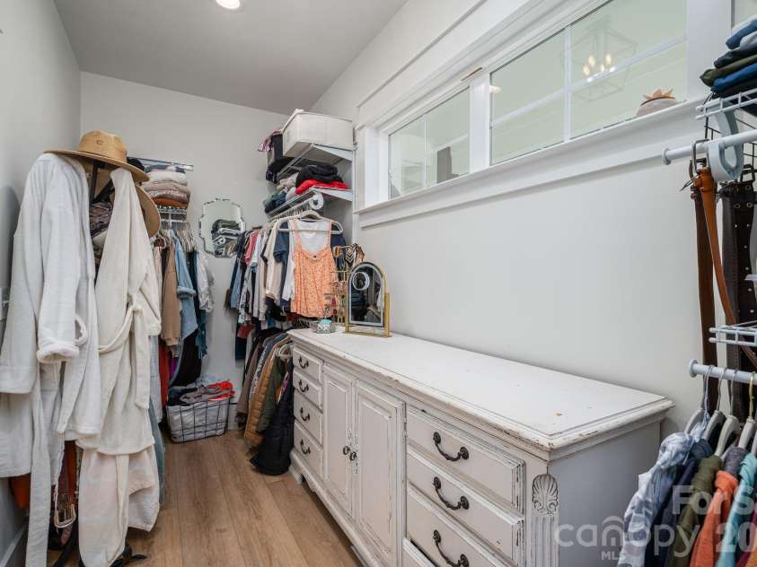 340 Whippoorwill Lane, Mount Holly, NC 28120.  MLS# CAR4417978, YatesRealty ID 46788. Primary closet