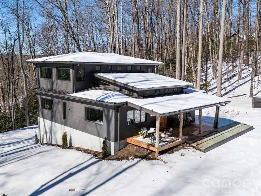 584 Springbrook Lane, Brevard, NC 28712.  MLS# CAR4336110, YatesRealty ID 4679. 