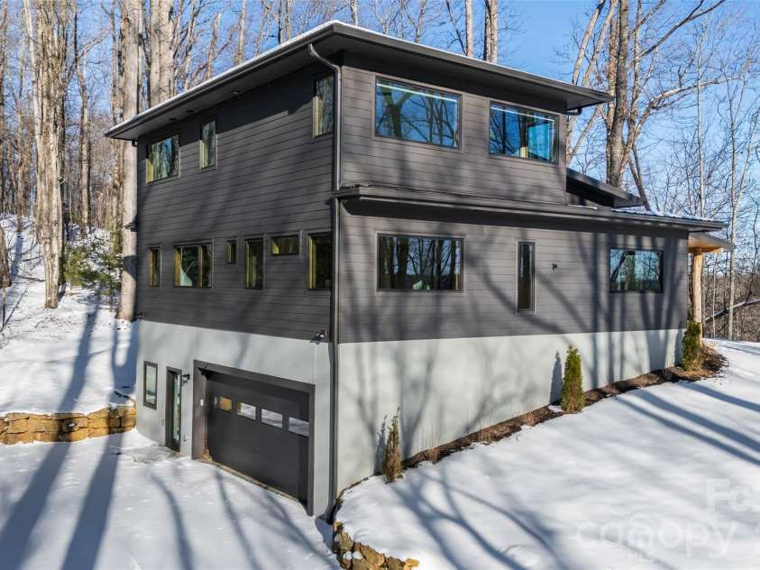 584 Springbrook Lane, Brevard, NC 28712.  MLS# CAR4336110, YatesRealty ID 4679. 