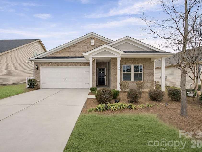 7120 American Elm Road, Charlotte, NC 28215.  MLS# CAR4351345, YatesRealty ID 4679. 