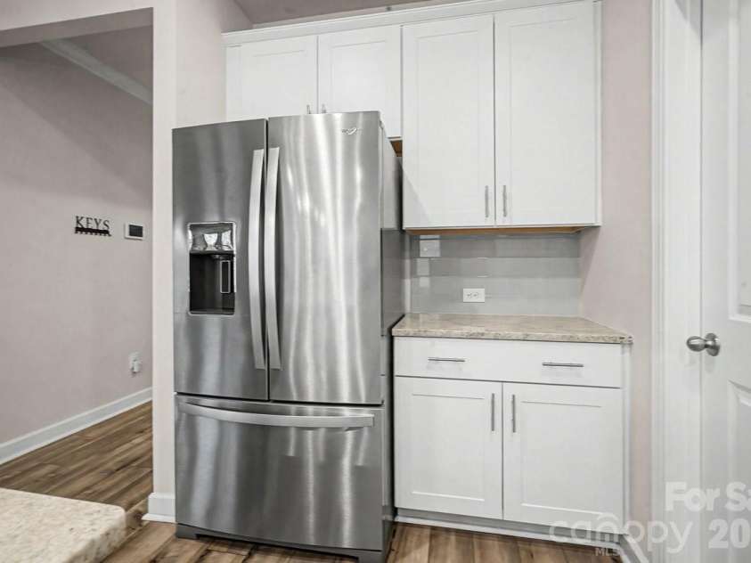 7120 American Elm Road, Charlotte, NC 28215.  MLS# CAR4351345, YatesRealty ID 4679. 