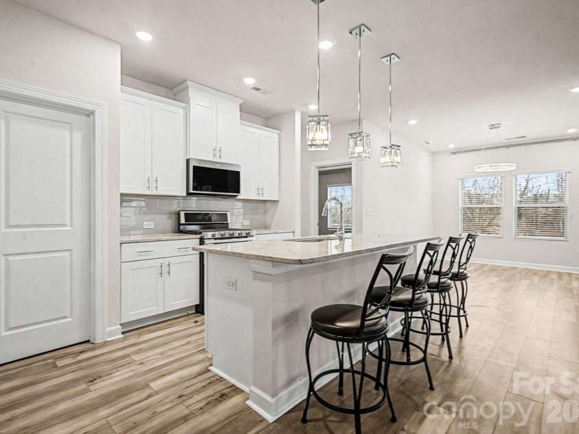7120 American Elm Road, Charlotte, NC 28215.  MLS# CAR4351345, YatesRealty ID 4679. 