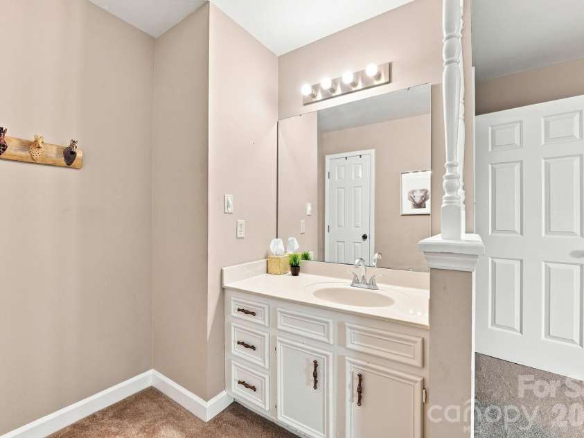 106 Webbed Foot Road, Mooresville, NC 28117.  MLS# CAR4416003, YatesRealty ID 46790. Full Hall Bathroom