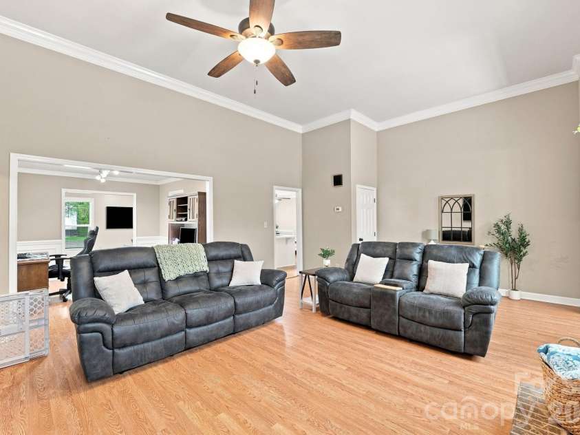 106 Webbed Foot Road, Mooresville, NC 28117.  MLS# CAR4416003, YatesRealty ID 46790. Inviting Single-Level Floor Plan with Generous Room Sizes
