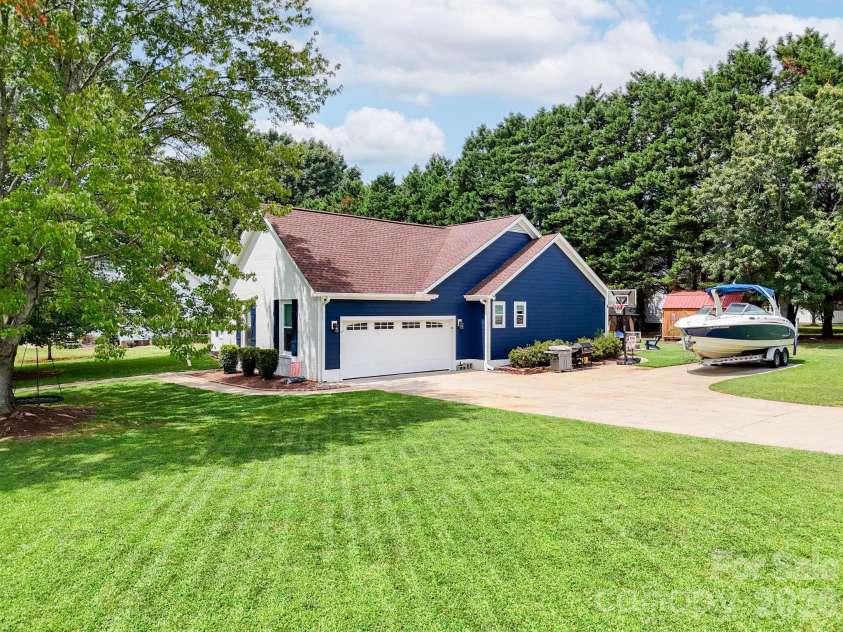 106 Webbed Foot Road, Mooresville, NC 28117.  MLS# CAR4416003, YatesRealty ID 46790. Single-Level Home with Side-Load Two-Car Garage