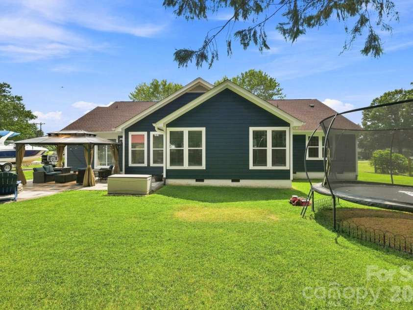 106 Webbed Foot Road, Mooresville, NC 28117.  MLS# CAR4416003, YatesRealty ID 46790. Spacious Backyard with Mature Trees