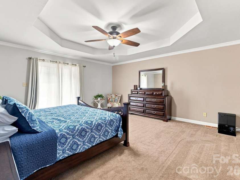 106 Webbed Foot Road, Mooresville, NC 28117.  MLS# CAR4416003, YatesRealty ID 46790. Spacious Primary Bedroom