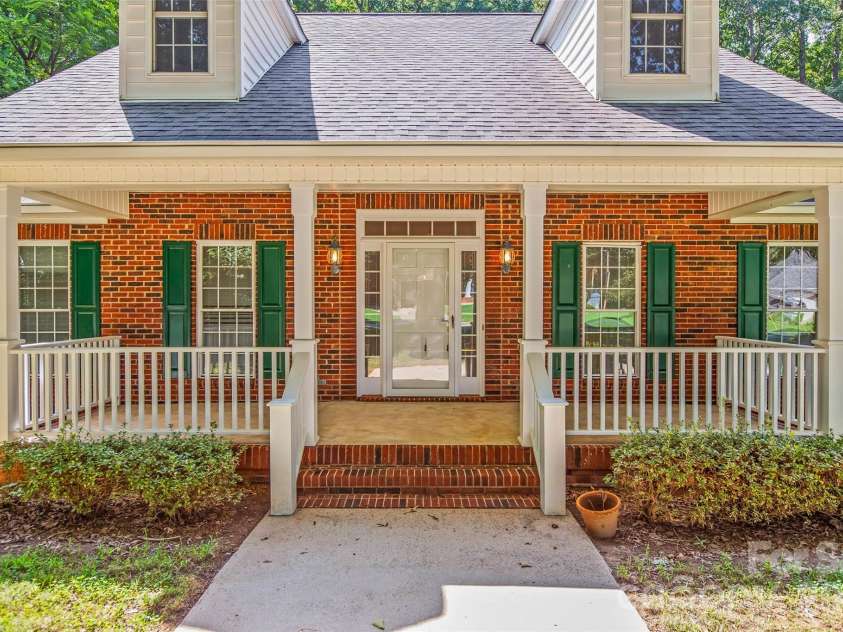 6756 Hawks Nest Lane, Stanley, NC 28164.  MLS# CAR4416084, YatesRealty ID 46791. Front porch
