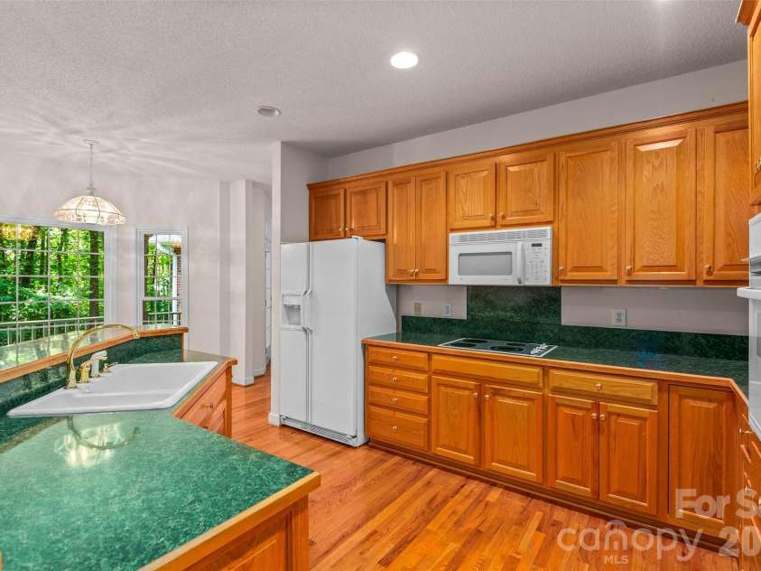 6756 Hawks Nest Lane, Stanley, NC 28164.  MLS# CAR4416084, YatesRealty ID 46791. Kitchen