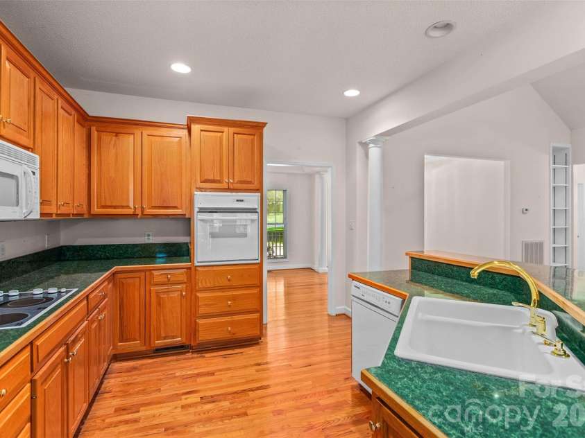 6756 Hawks Nest Lane, Stanley, NC 28164.  MLS# CAR4416084, YatesRealty ID 46791. Kitchen