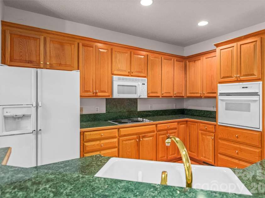 6756 Hawks Nest Lane, Stanley, NC 28164.  MLS# CAR4416084, YatesRealty ID 46791. Kitchen