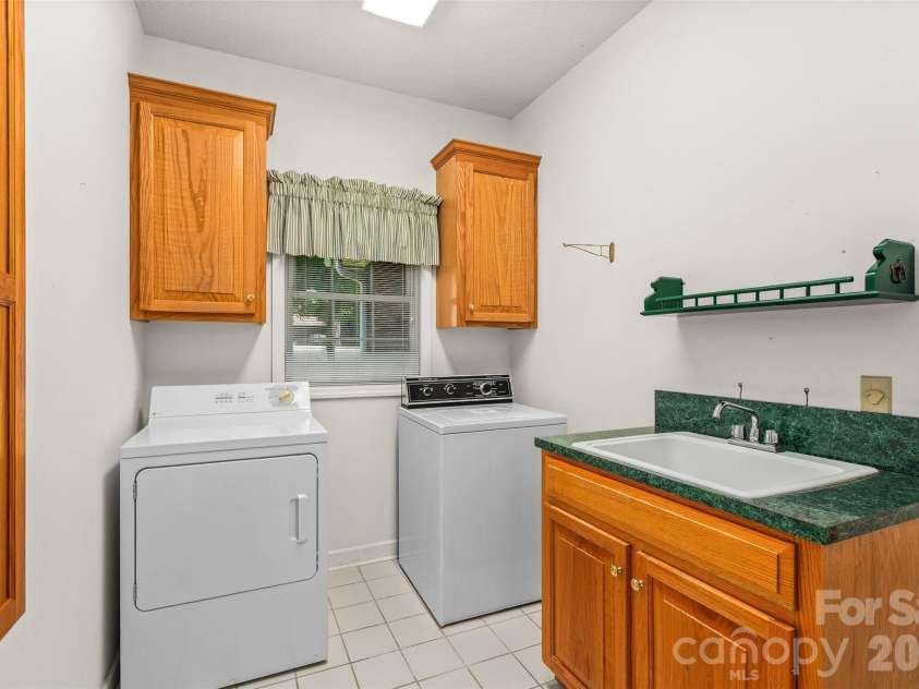 6756 Hawks Nest Lane, Stanley, NC 28164.  MLS# CAR4416084, YatesRealty ID 46791. Laundry/ bath