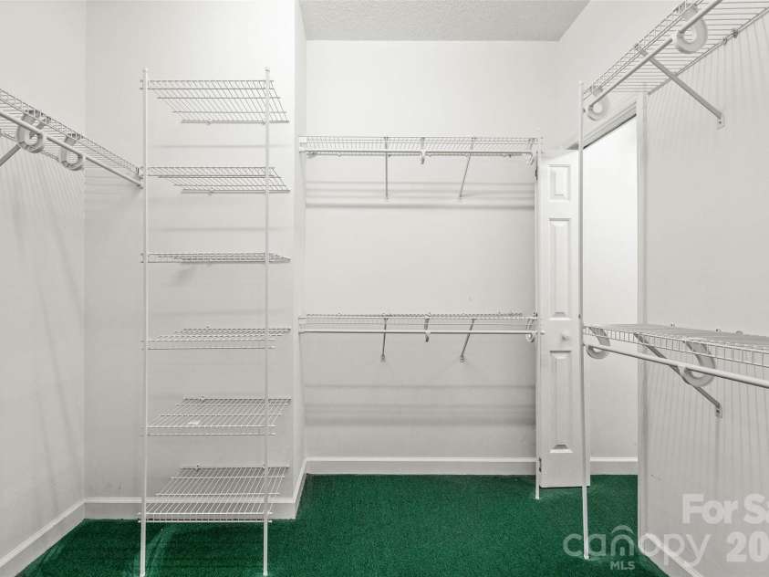 6756 Hawks Nest Lane, Stanley, NC 28164.  MLS# CAR4416084, YatesRealty ID 46791. Primary walk-in closet