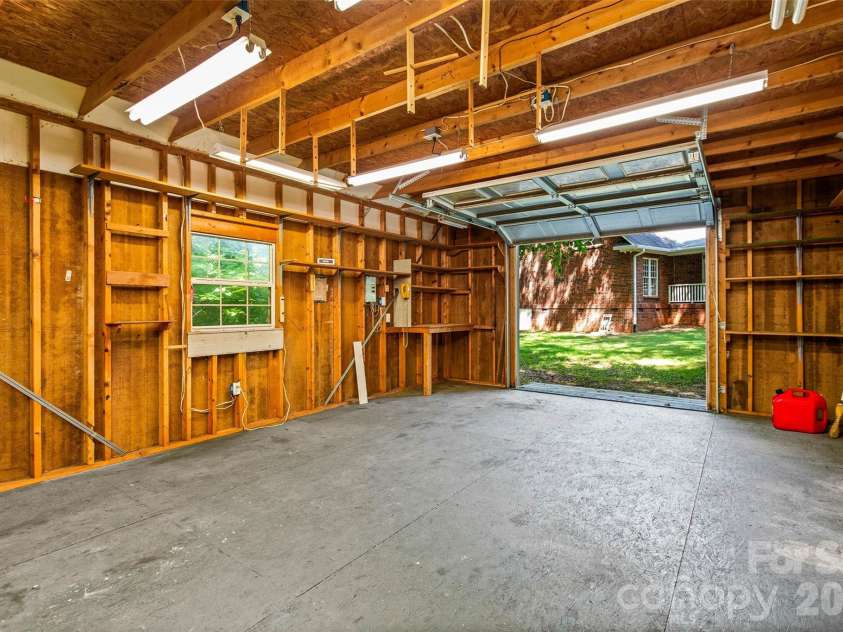 6756 Hawks Nest Lane, Stanley, NC 28164.  MLS# CAR4416084, YatesRealty ID 46791. Workshop room 1 interios