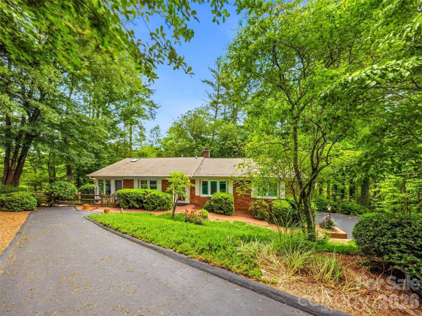 126 Surry Lane, Hendersonville, NC 28791.  MLS# CAR4388301, YatesRealty ID 46792. 