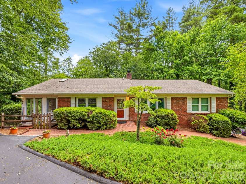 126 Surry Lane, Hendersonville, NC 28791.  MLS# CAR4388301, YatesRealty ID 46792. 