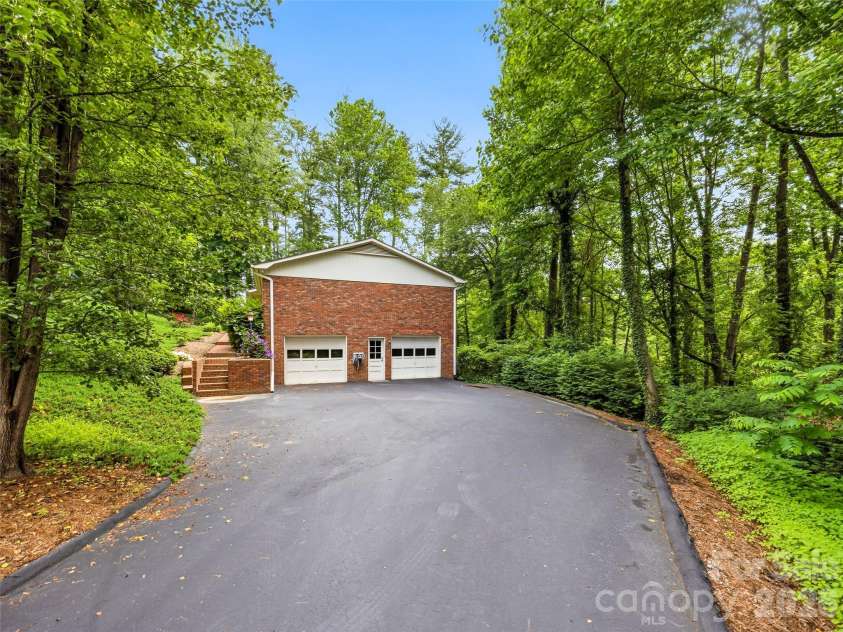 126 Surry Lane, Hendersonville, NC 28791.  MLS# CAR4388301, YatesRealty ID 46792. 