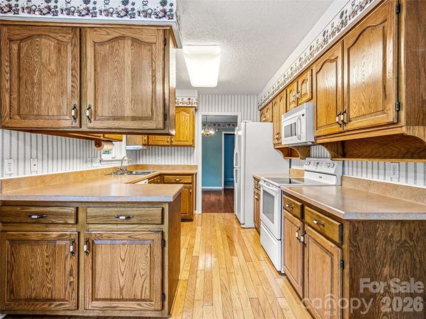 126 Surry Lane, Hendersonville, NC 28791.  MLS# CAR4388301, YatesRealty ID 46792. 