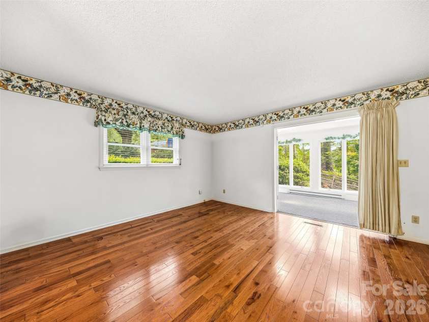 126 Surry Lane, Hendersonville, NC 28791.  MLS# CAR4388301, YatesRealty ID 46792. 