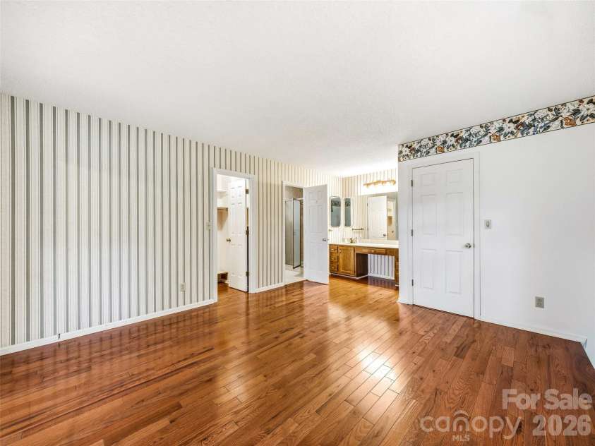 126 Surry Lane, Hendersonville, NC 28791.  MLS# CAR4388301, YatesRealty ID 46792. 
