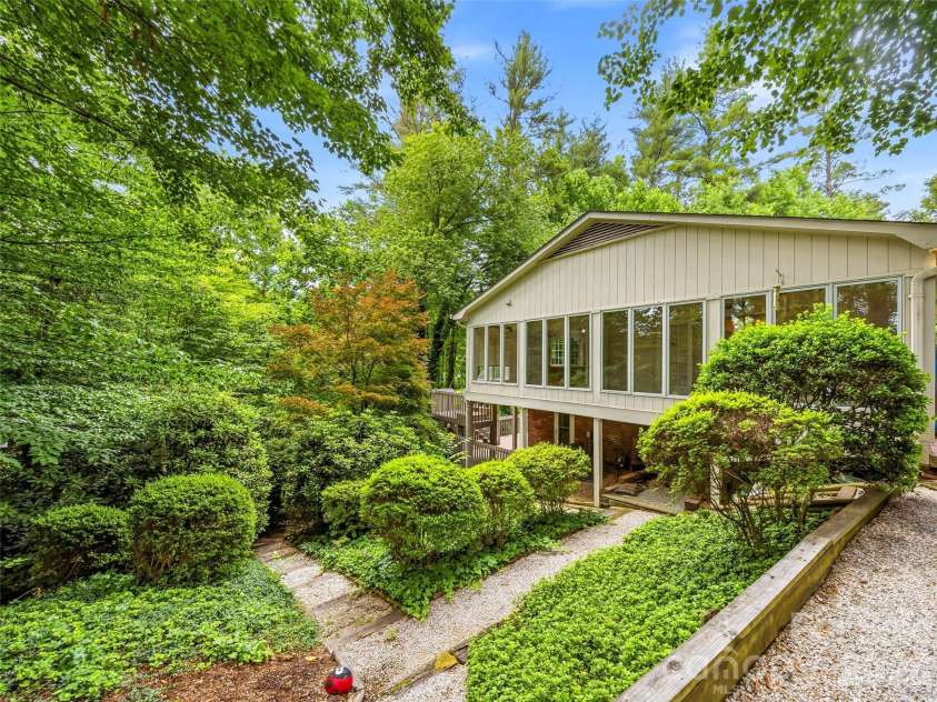 126 Surry Lane, Hendersonville, NC 28791.  MLS# CAR4388301, YatesRealty ID 46792. 