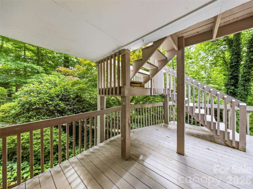 126 Surry Lane, Hendersonville, NC 28791.  MLS# CAR4388301, YatesRealty ID 46792. 