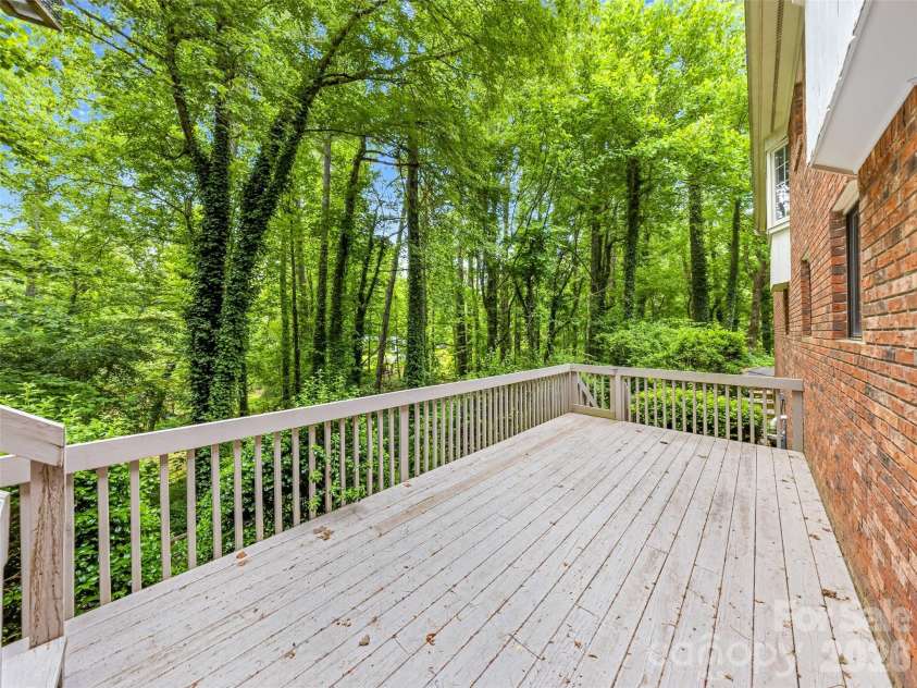 126 Surry Lane, Hendersonville, NC 28791.  MLS# CAR4388301, YatesRealty ID 46792. 