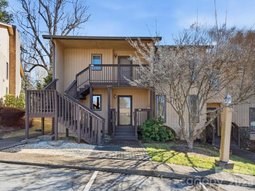71 Pebble Creek Drive, Asheville, NC 28803.  MLS# CAR4349763, YatesRealty ID 46794. 1st Floor end-unit