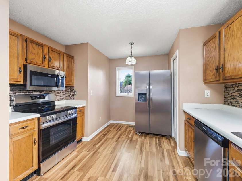 71 Pebble Creek Drive, Asheville, NC 28803.  MLS# CAR4349763, YatesRealty ID 46794. 