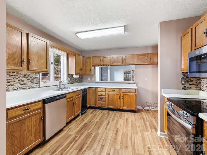 71 Pebble Creek Drive, Asheville, NC 28803.  MLS# CAR4349763, YatesRealty ID 46794. 