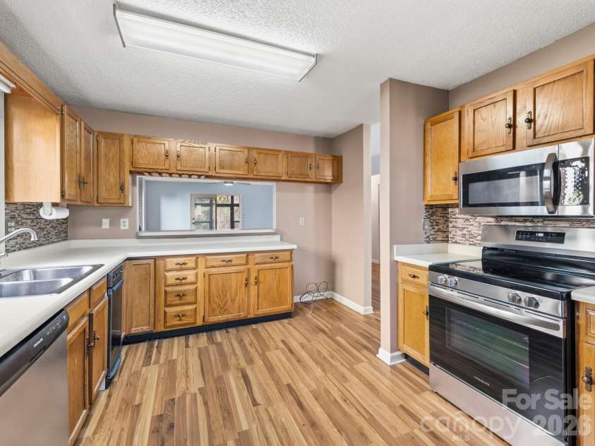71 Pebble Creek Drive, Asheville, NC 28803.  MLS# CAR4349763, YatesRealty ID 46794. 