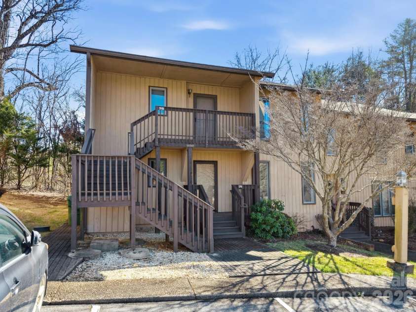 71 Pebble Creek Drive, Asheville, NC 28803.  MLS# CAR4349763, YatesRealty ID 46794. 