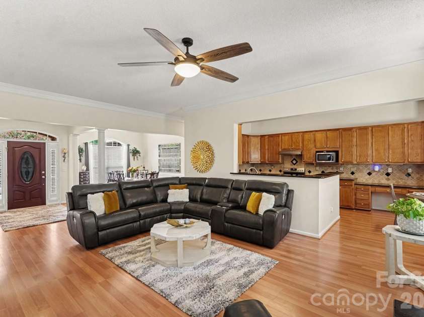 1523 Sweetgum Lane, Matthews, NC 28105.  MLS# CAR4416587, YatesRealty ID 46798. 