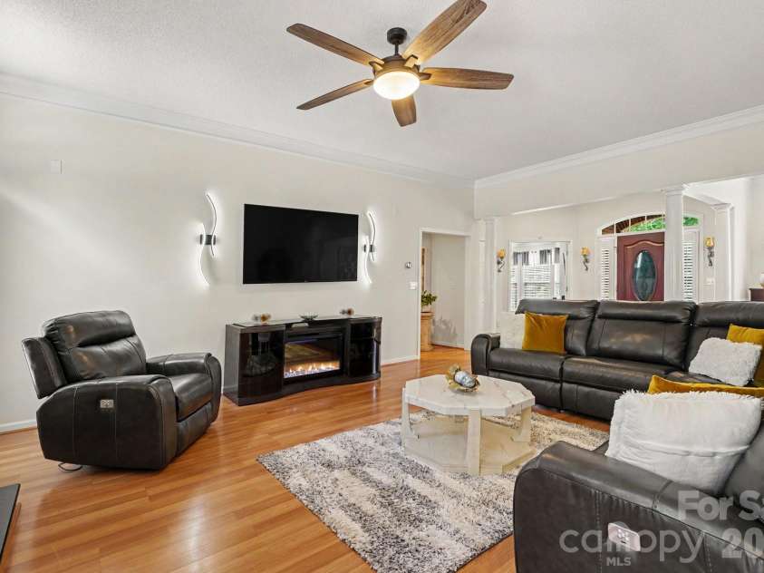 1523 Sweetgum Lane, Matthews, NC 28105.  MLS# CAR4416587, YatesRealty ID 46798. 
